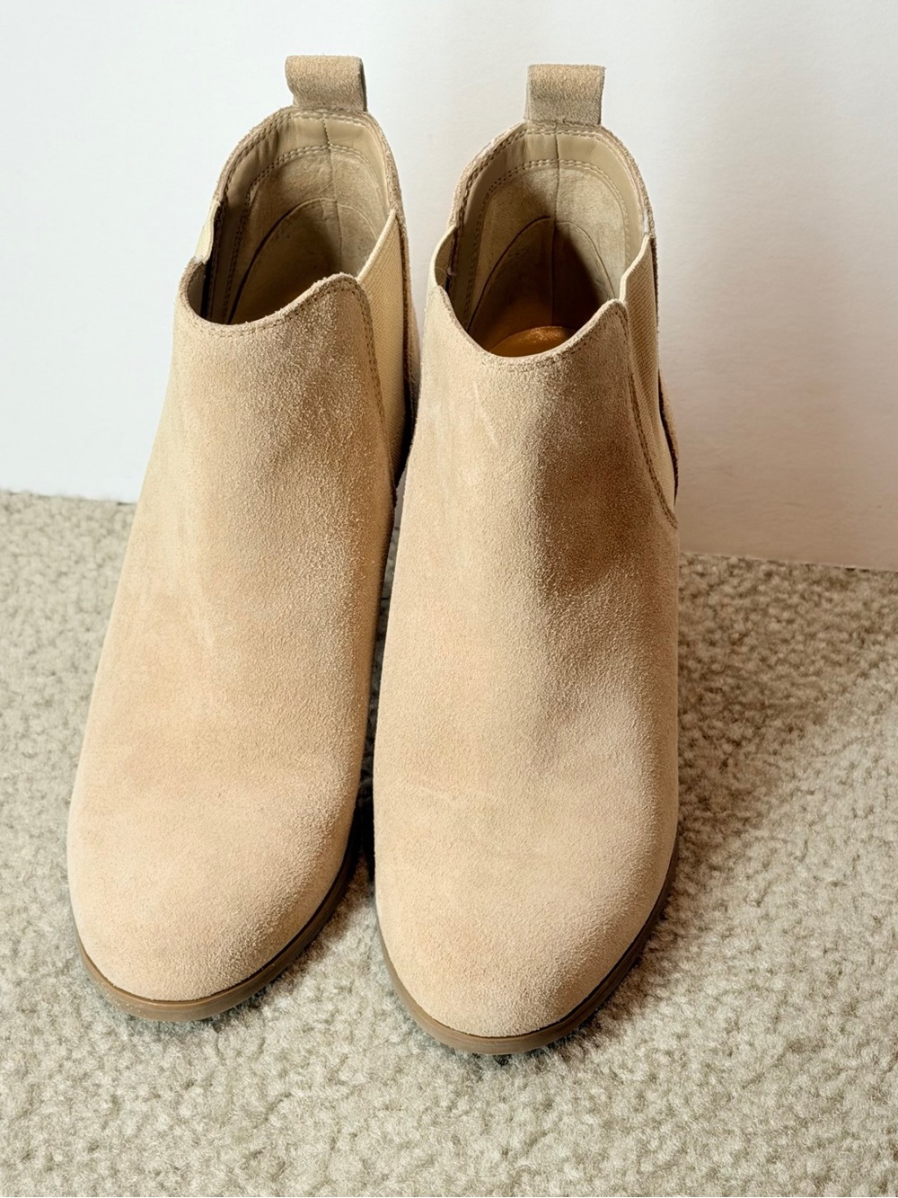 Michael Kors Beige Leather Almond Toe Pull On Block Heel Ankle Boot Logo 5.5